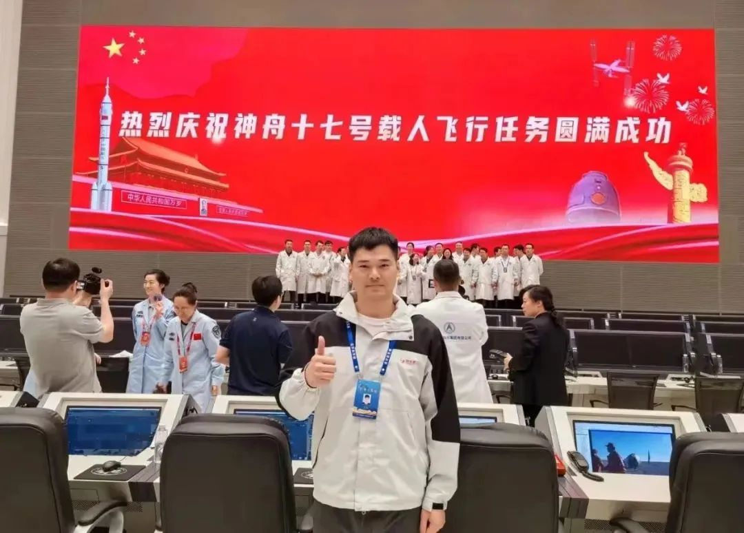 神舟十九号发射圆满乐成，，，，，，，中国航天又见大红屏！